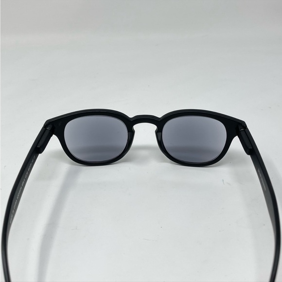 Ellen DeGeneres Sunglasses +2.50 - Picture 2 of 5